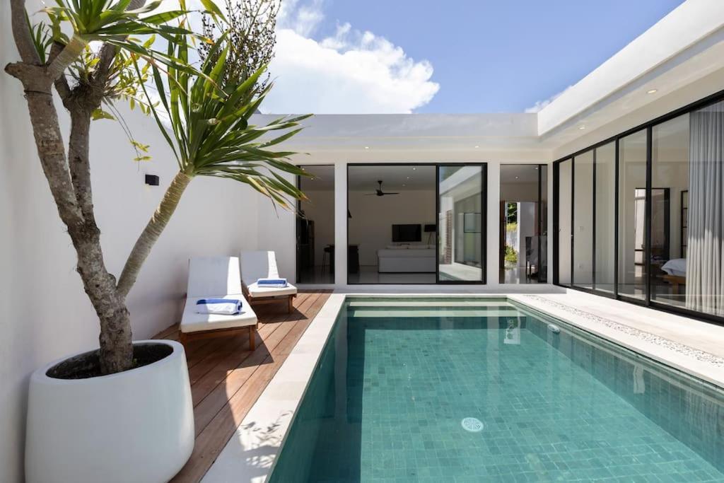 The R Villa Kaba - Incl. Motorbikes เซมินยัค ภายนอก รูปภาพ