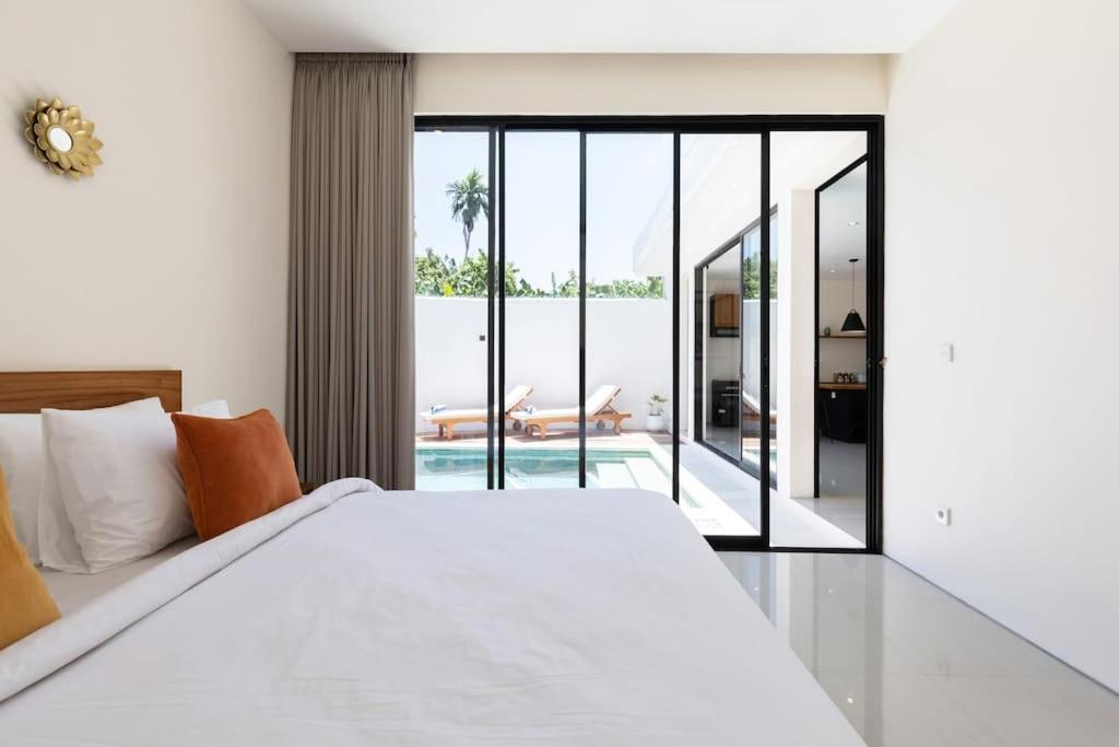 The R Villa Kaba - Incl. Motorbikes เซมินยัค ภายนอก รูปภาพ